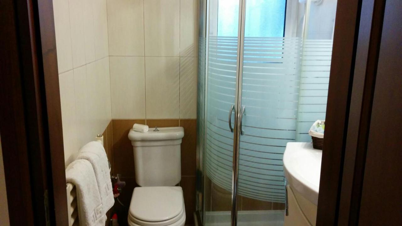 Lovely 2-Bedroom Apartment At Greek Riviera Vári Екстериор снимка