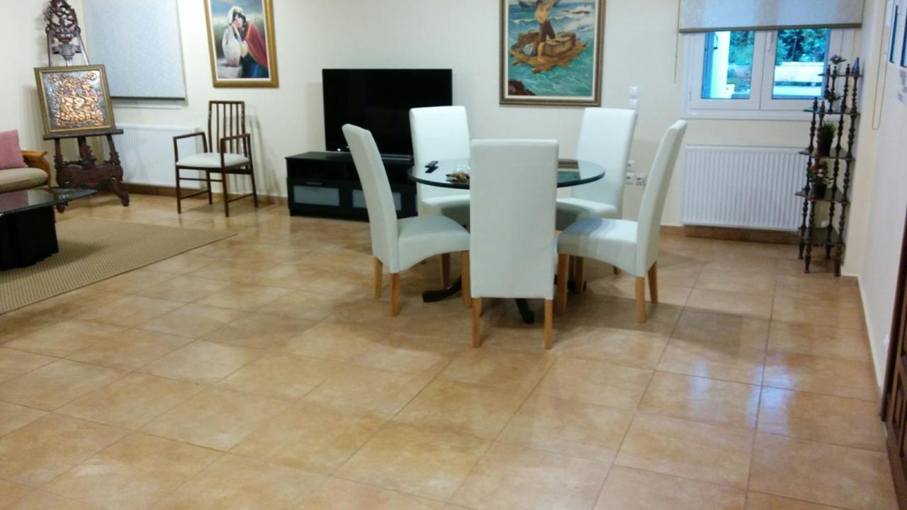 Lovely 2-Bedroom Apartment At Greek Riviera Vári Екстериор снимка