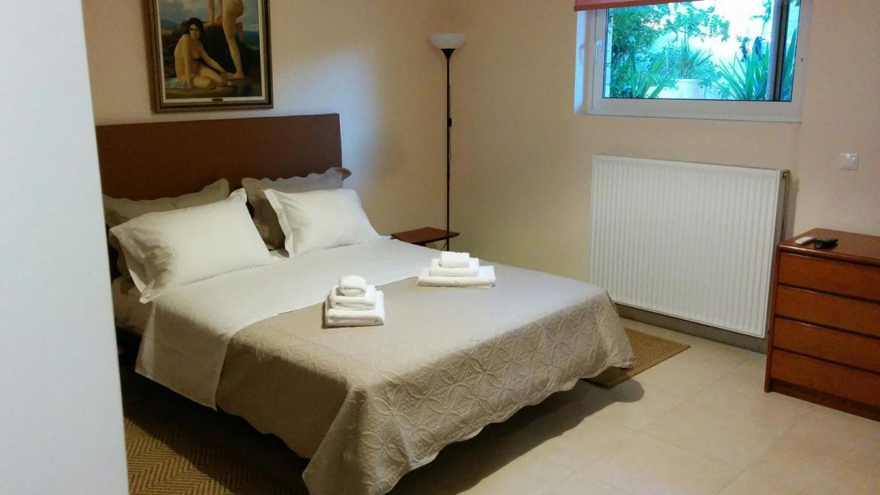 Lovely 2-Bedroom Apartment At Greek Riviera Vári Екстериор снимка