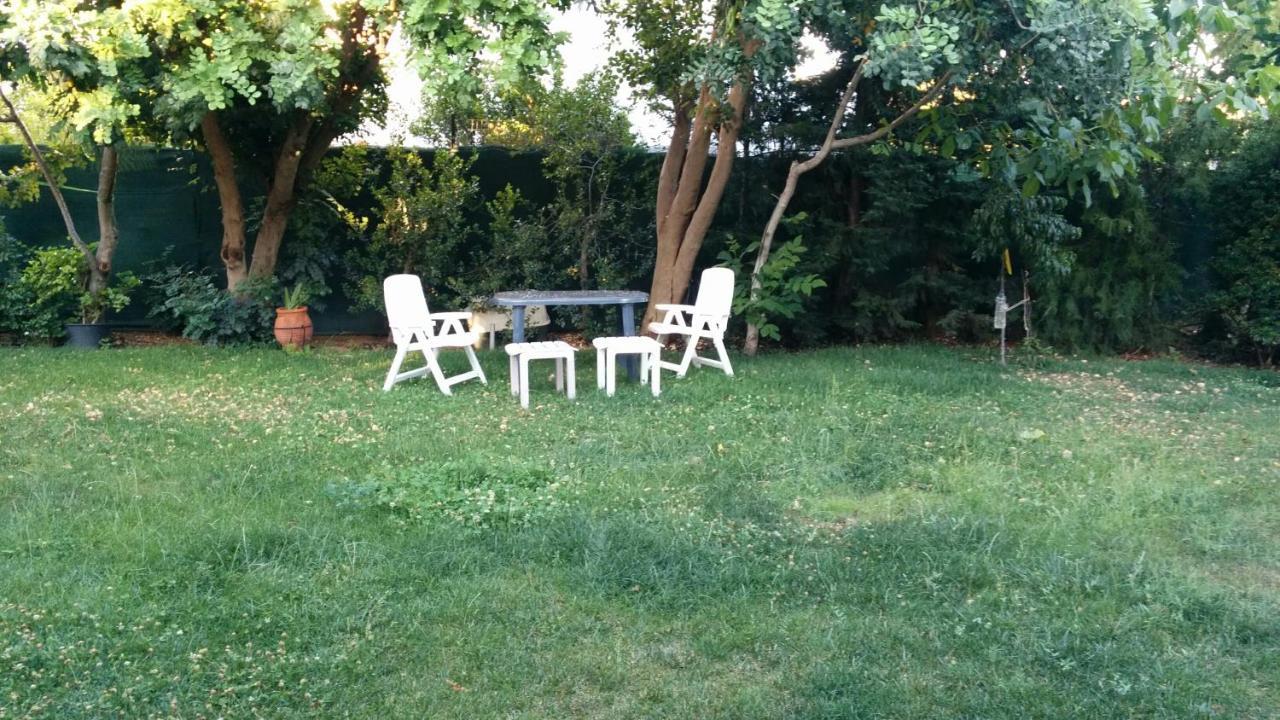 Lovely 2-Bedroom Apartment At Greek Riviera Vári Екстериор снимка