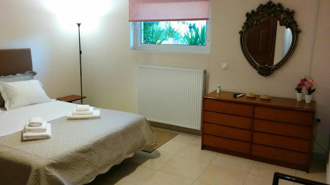 Lovely 2-Bedroom Apartment At Greek Riviera Vári Екстериор снимка