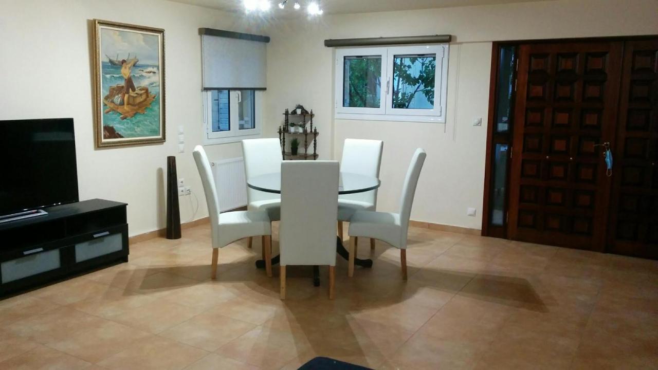 Lovely 2-Bedroom Apartment At Greek Riviera Vári Екстериор снимка