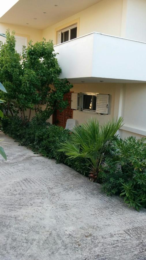 Lovely 2-Bedroom Apartment At Greek Riviera Vári Екстериор снимка